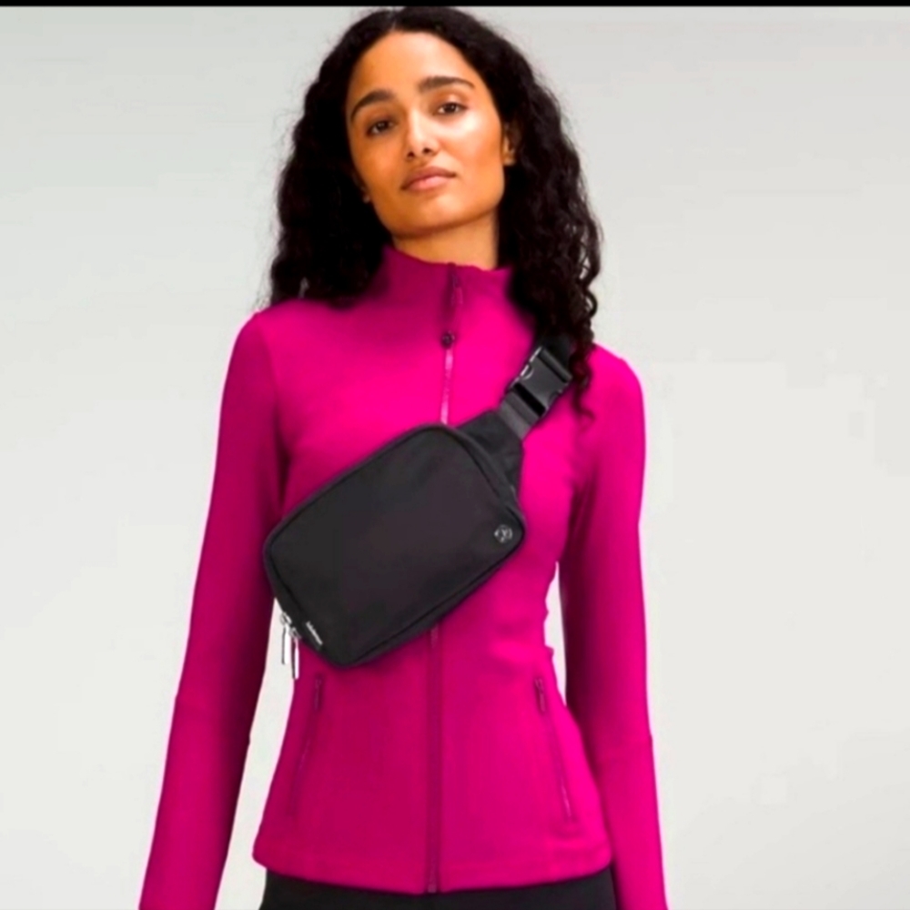 NWT LULULEMON BAG 1L - Picture 3 of 7
